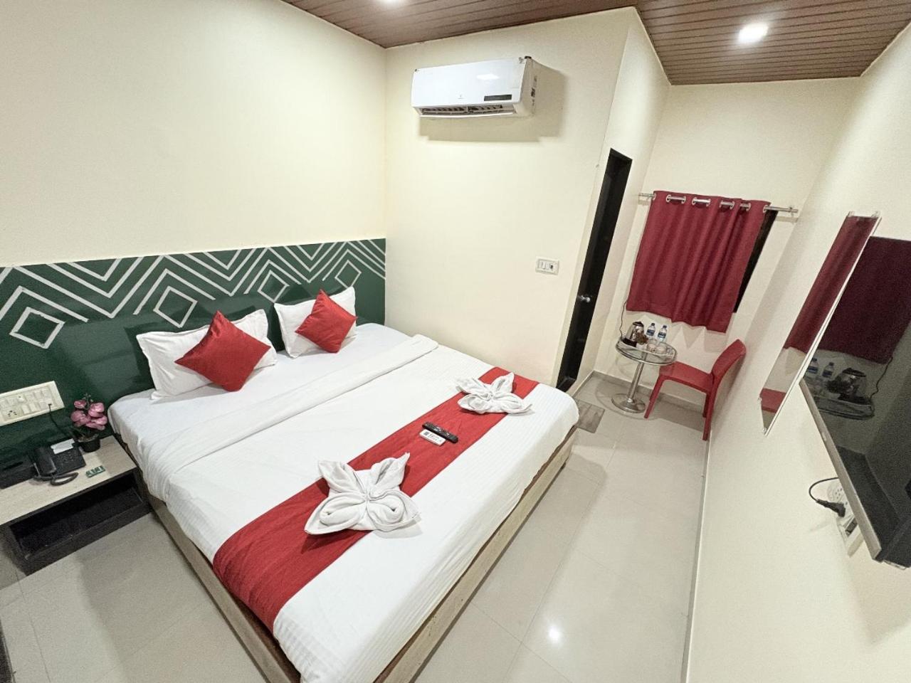 Hotel Kailash Park- Near International Airport Mumbai Exterior photo